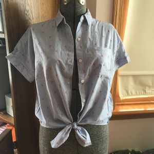 Women’s short sleeve button up top